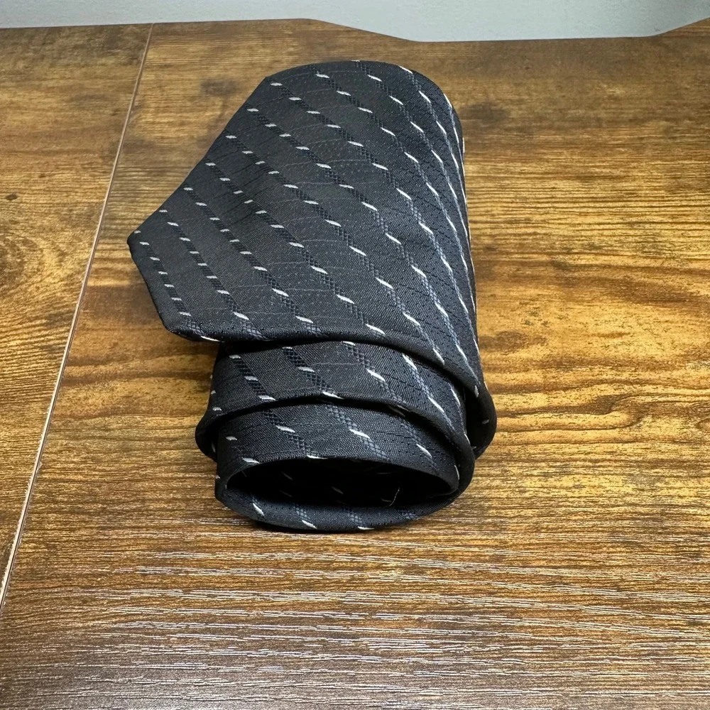 Hugo Boss Mens Silk Tie Black Grey White‎ Diagonal Stripe Made in Italy Necktie